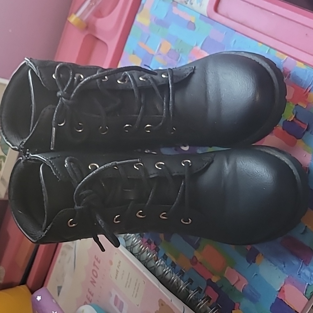 BOOTS